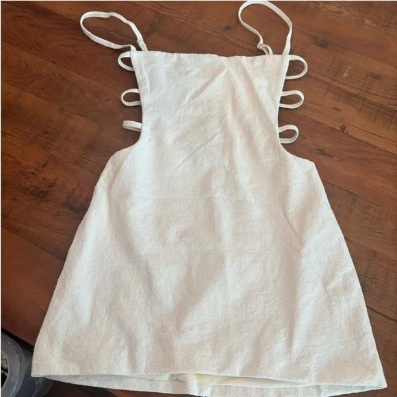 Devon Windsor white halo dress - Picture 2 of 3